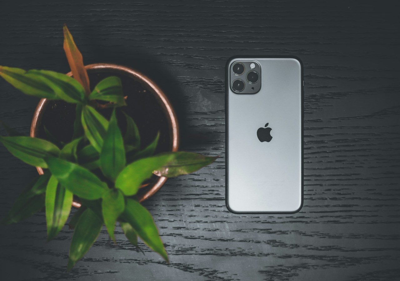 Новые тренды в дизайне чехлов для iPhone в 2025 году