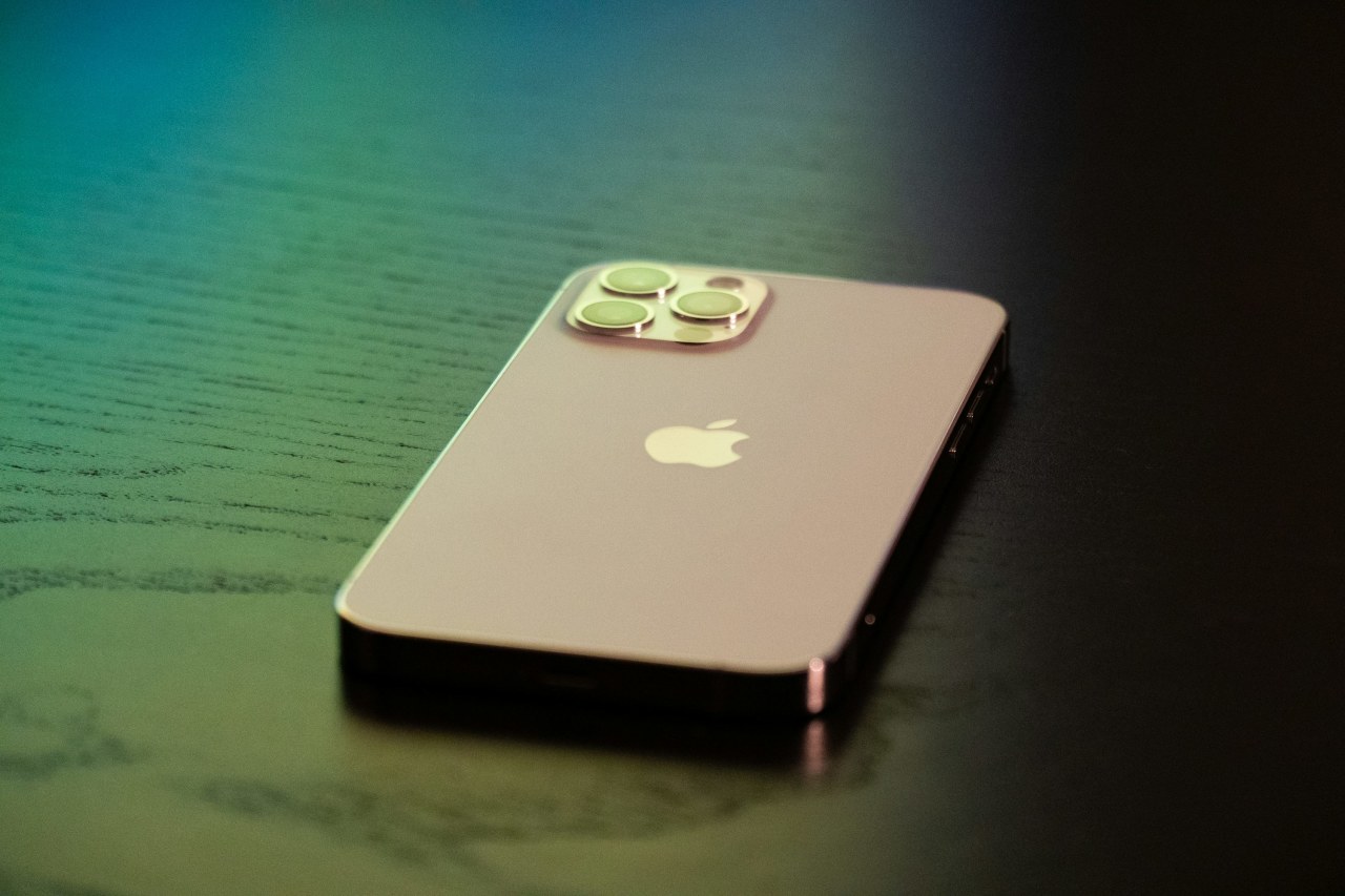 Обзор лучших чехлов и защитных стекол для новых моделей iPhone 2025