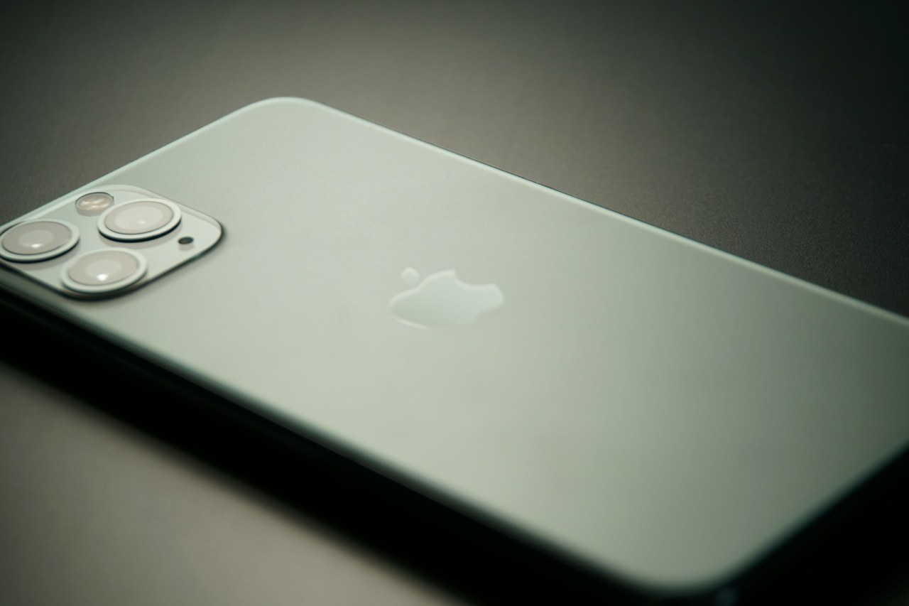 Які аксесуари потрібні для iPhone у 2025 році: добірка must-have